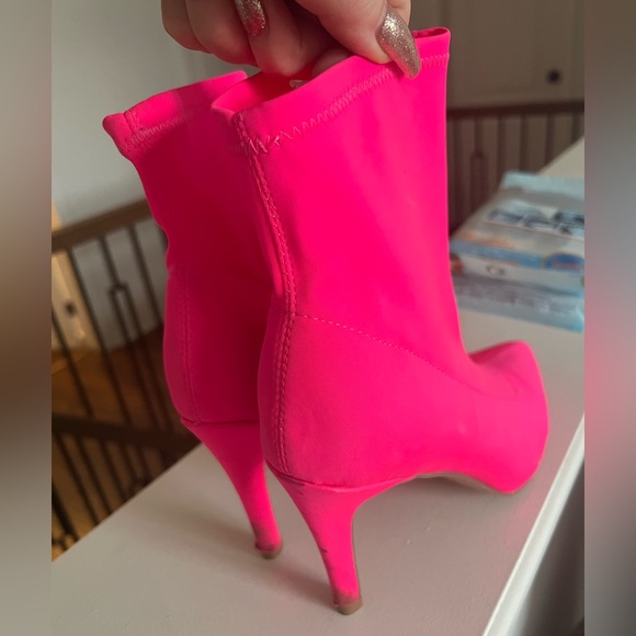 Pink Heels - Picture 2 of 2